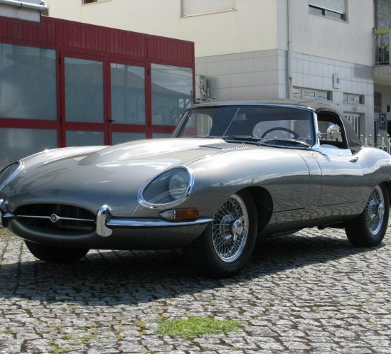 Jaguar E-Type Series I OTS 1965 Opalescent Silver Grey Front