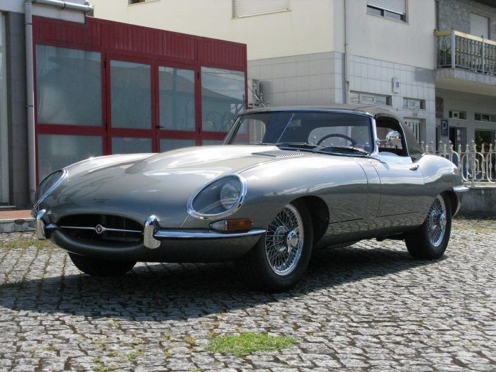 Jaguar E-Type Series I OTS 1965 Opalescent Silver Grey Front