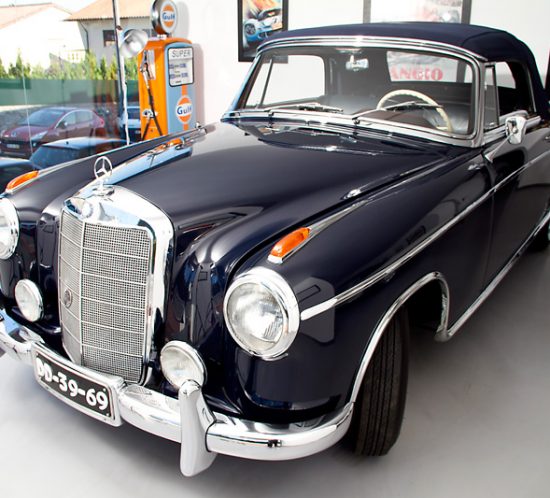 Mercedes-Benz 220S 1957 Frente