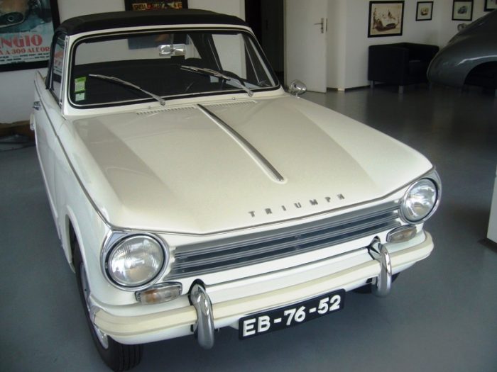 Triumph Herald 1971 White Front Right